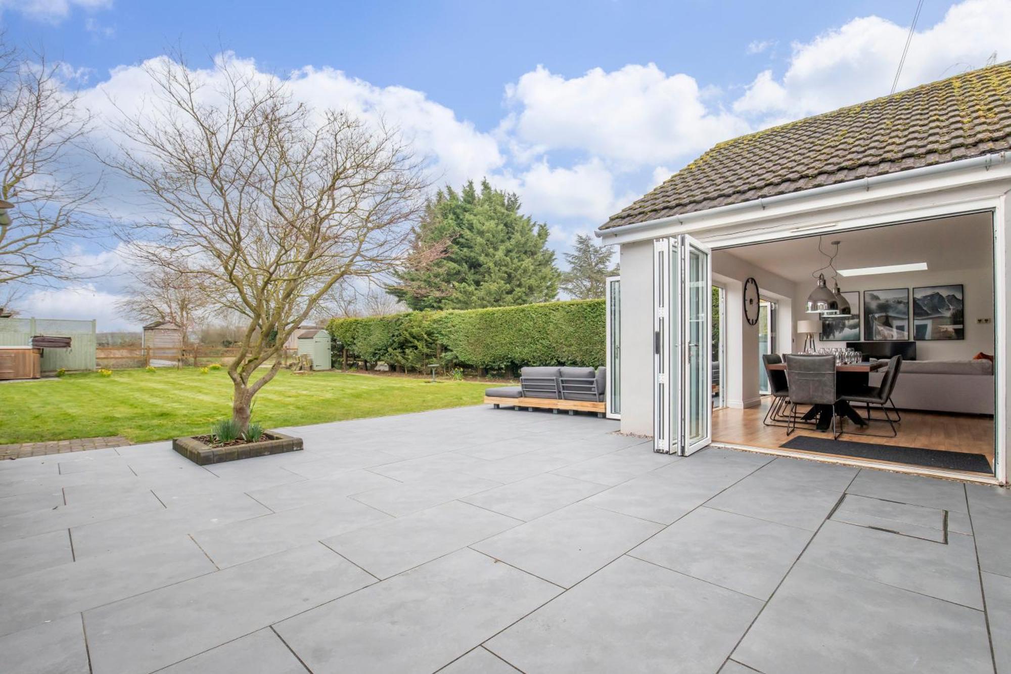 Holiday home Magnificent 3-bedroom With Swim Cheltenham