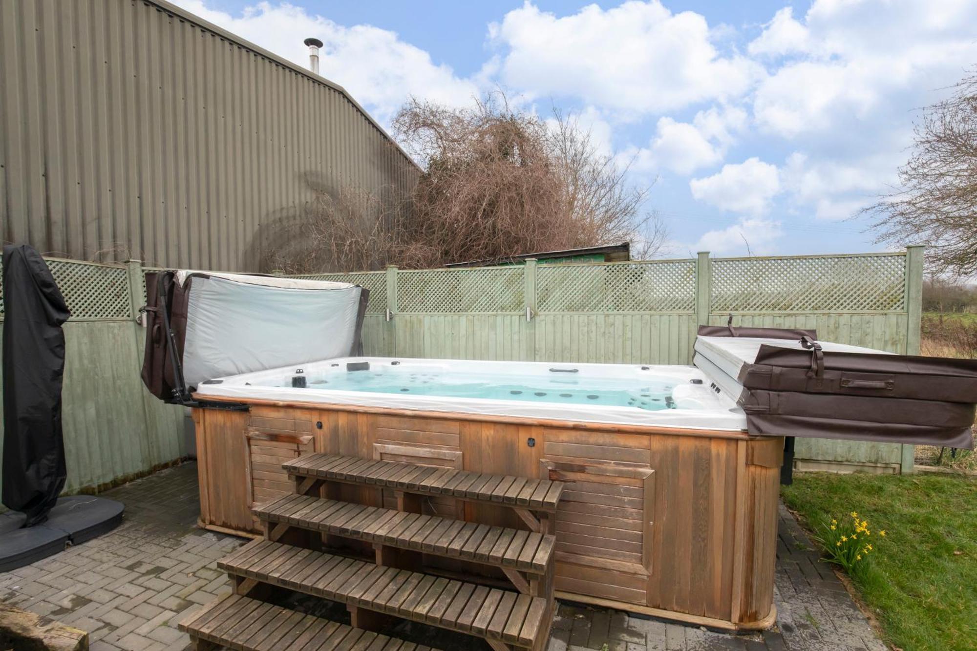 Magnificent 3-bedroom With Swim *