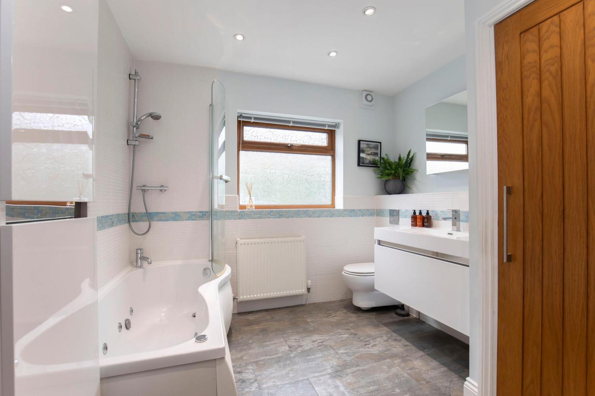 Magnificent 3-bedroom With Swim