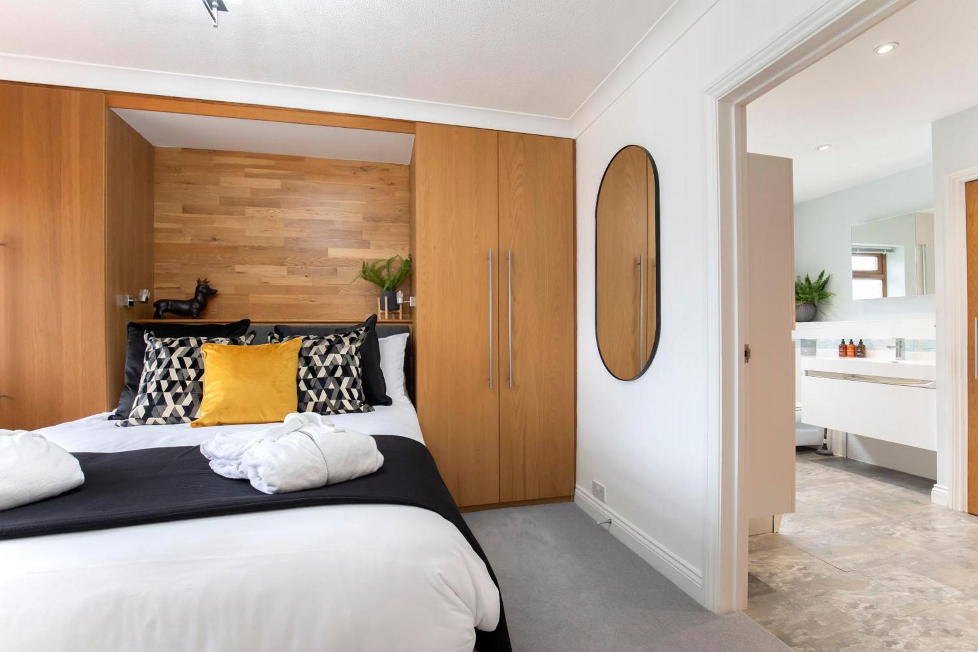 Magnificent 3-bedroom With Swim Holiday home *