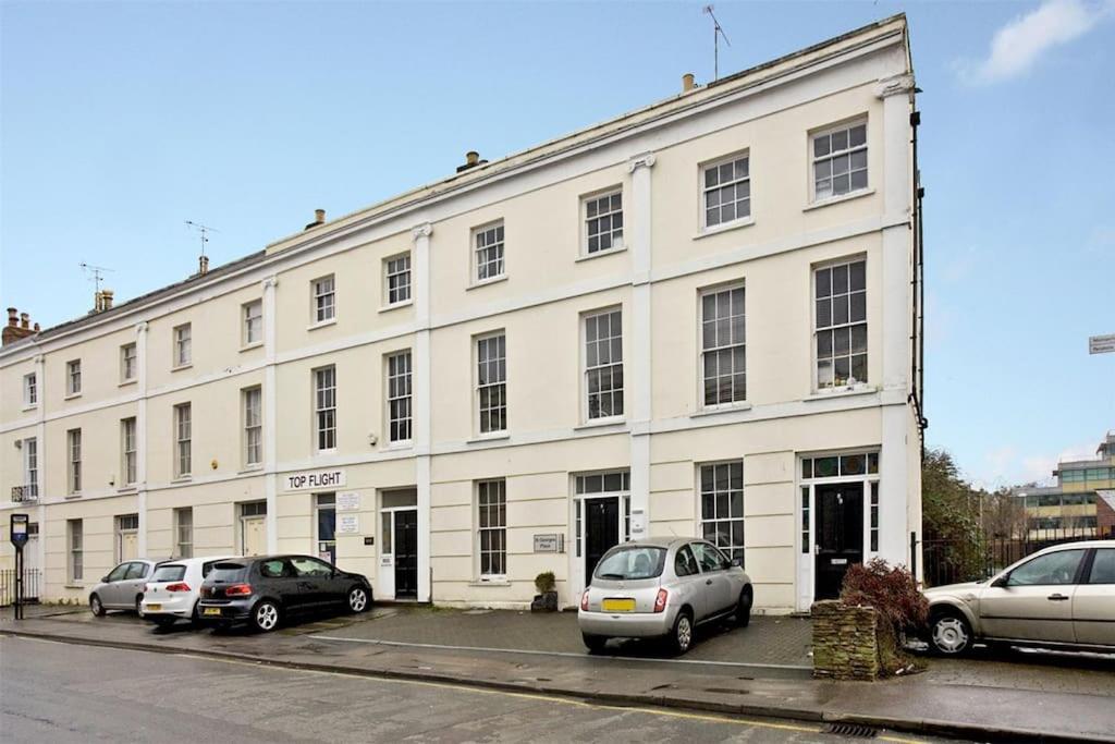 In The Heart Of Cheltenham/ Parking Apartamento *