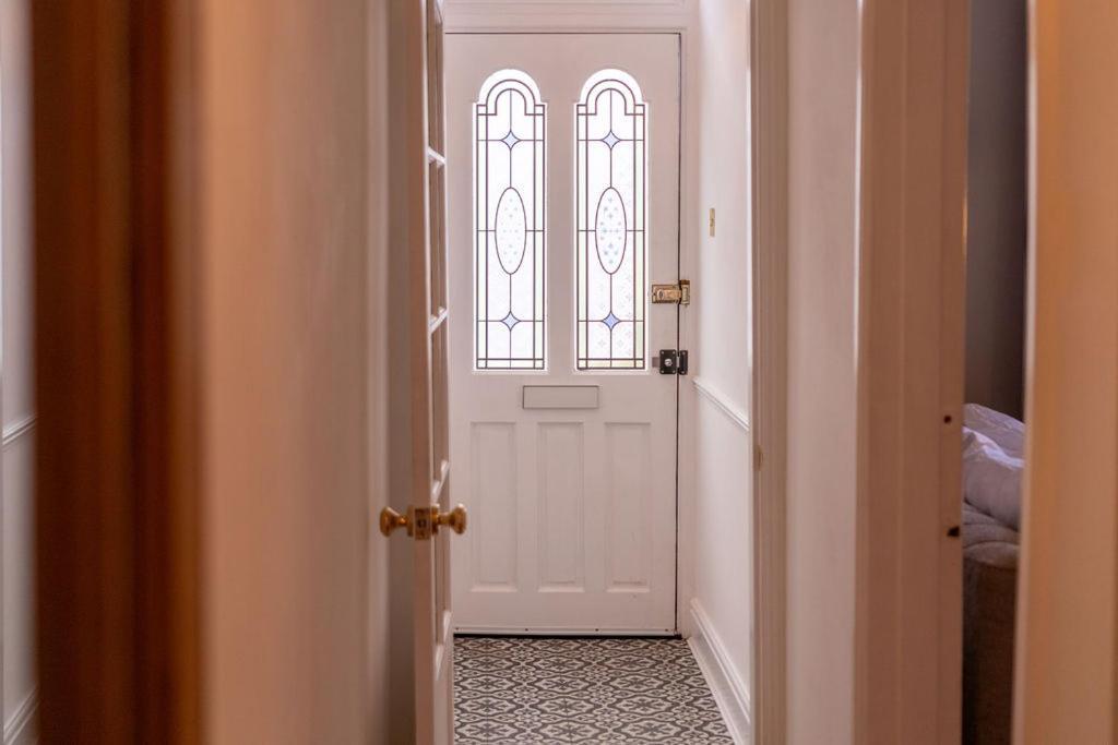 Elegant 3 Bedroom In The Centre Of Holiday home Cheltenham