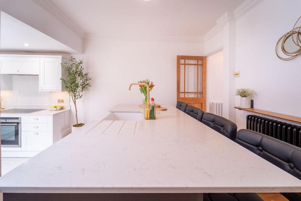Elegant 3 Bedroom In The Centre Of * Cheltenham