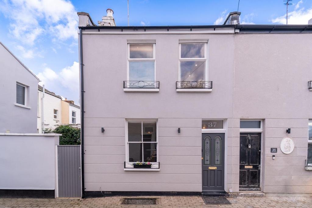 Elegant 3 Bedroom In The Centre Of *