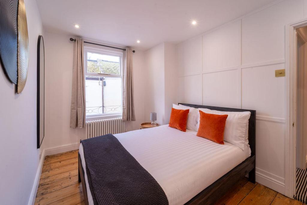 Elegant 3 Bedroom In The Centre Of * Cheltenham