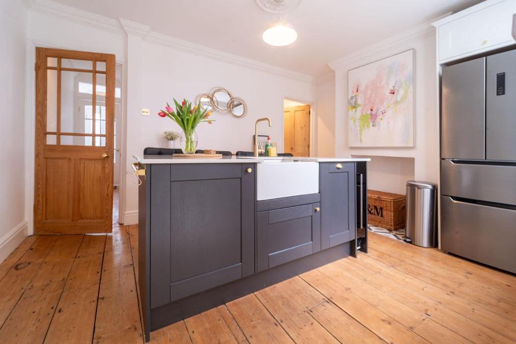 Elegant 3 Bedroom In The Centre Of Holiday home