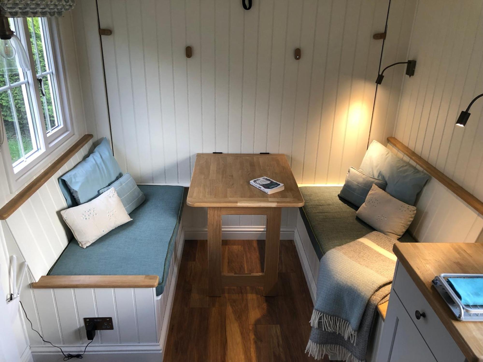Valley, Cotswold With Hamper Apartment Cheltenham