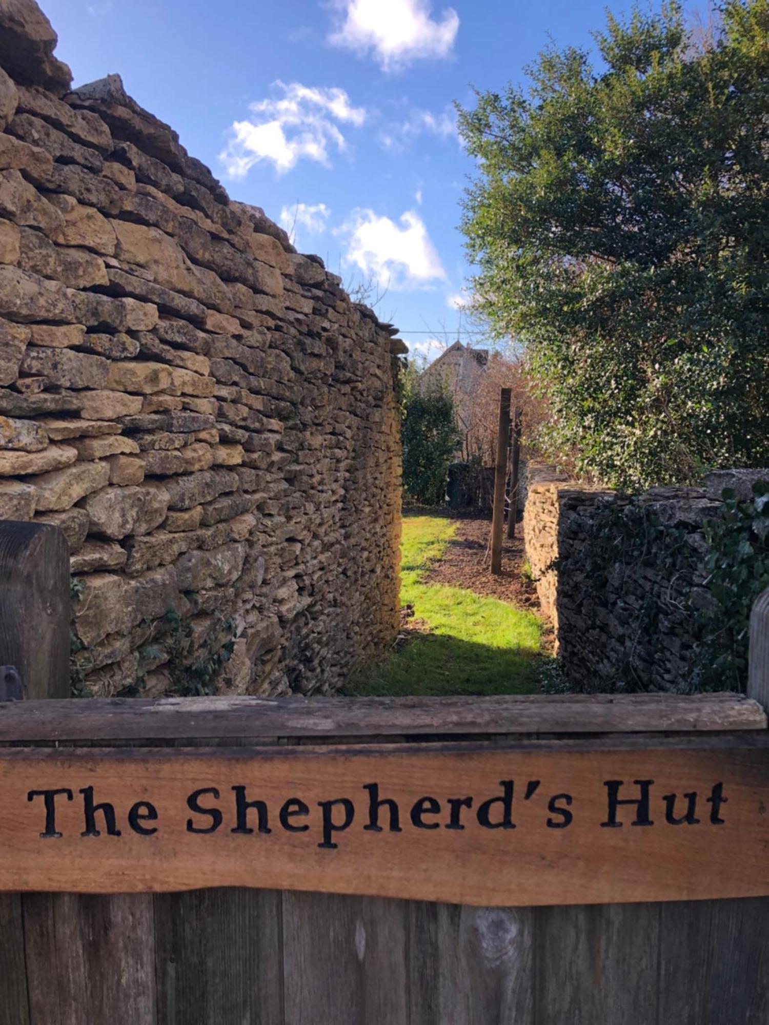 Valley, Cotswold With Hamper Cheltenham