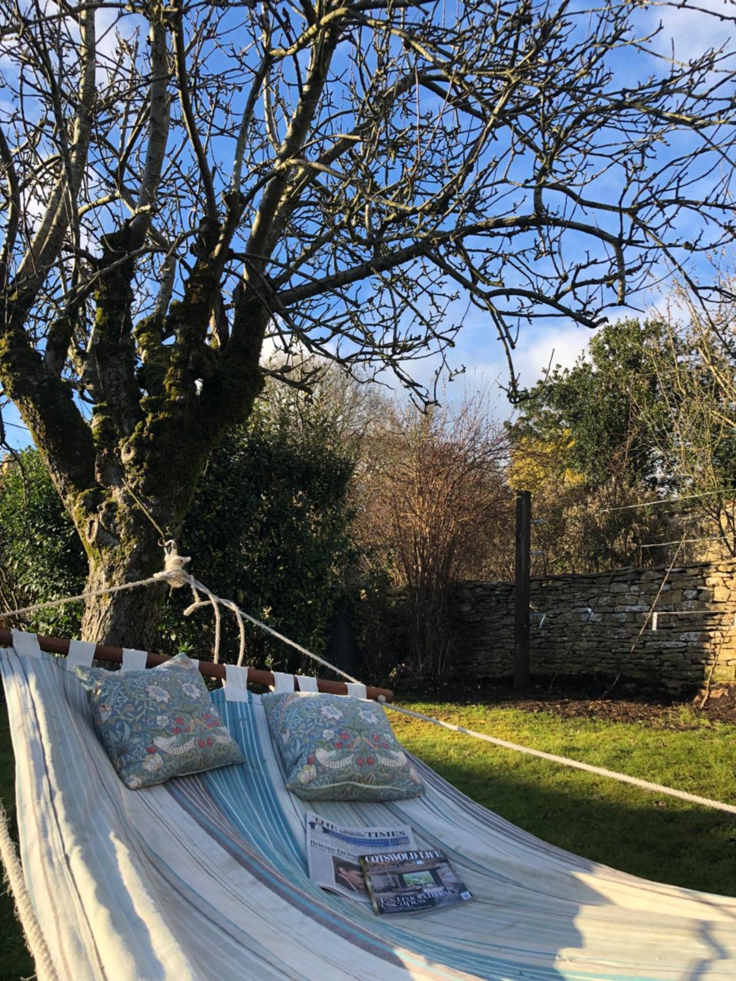 Valley, Cotswold With Hamper Apartment