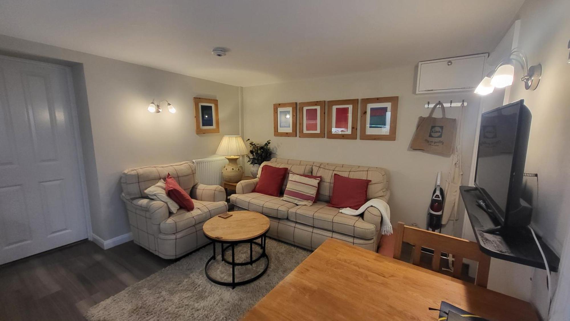 The Den, 2 Mins Chelt High Street, John Lewis Etc Apartment Cheltenham