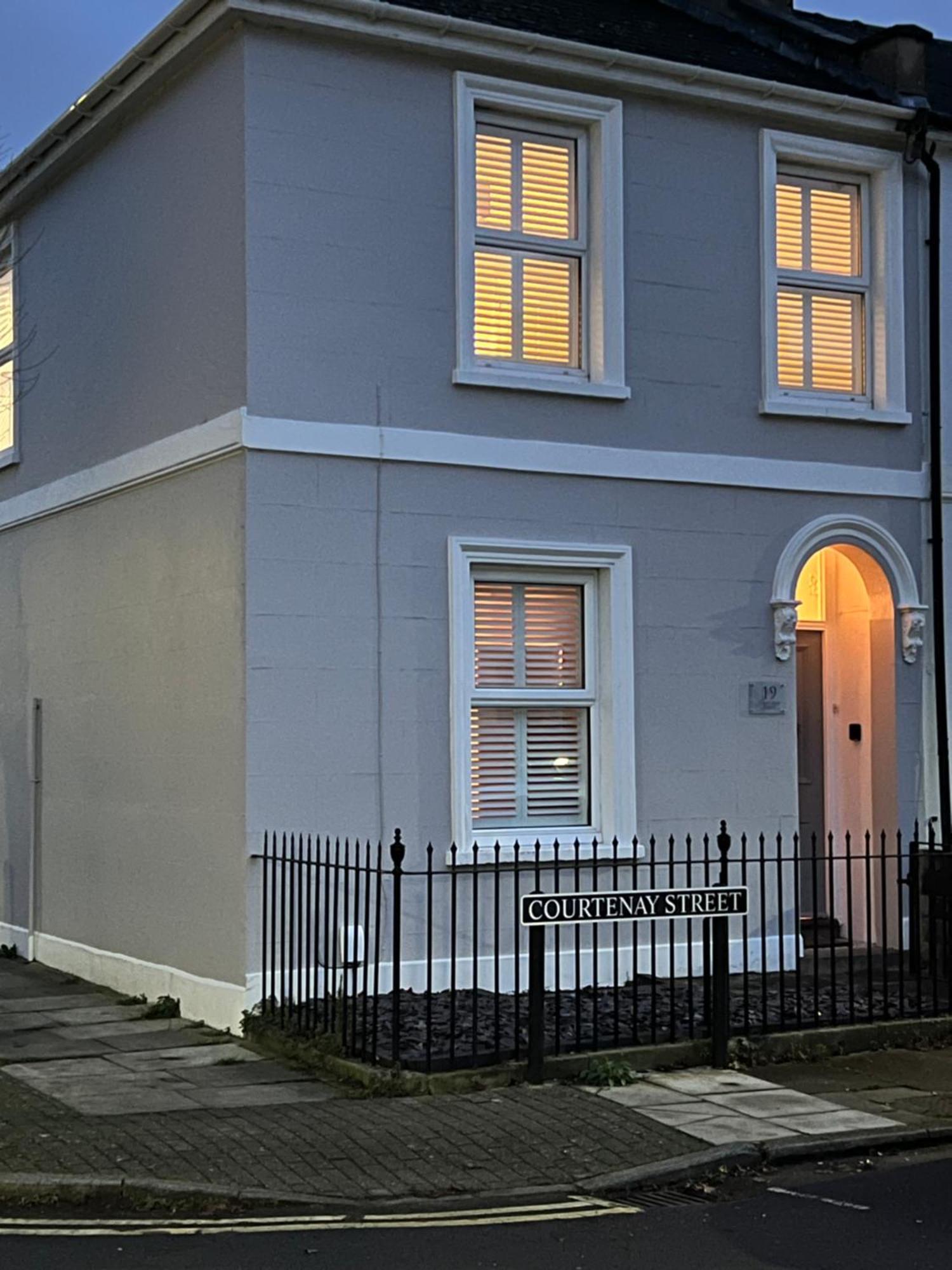 The Lily Pad - Townhouse, A Short Walk To Town Center And Racecourse