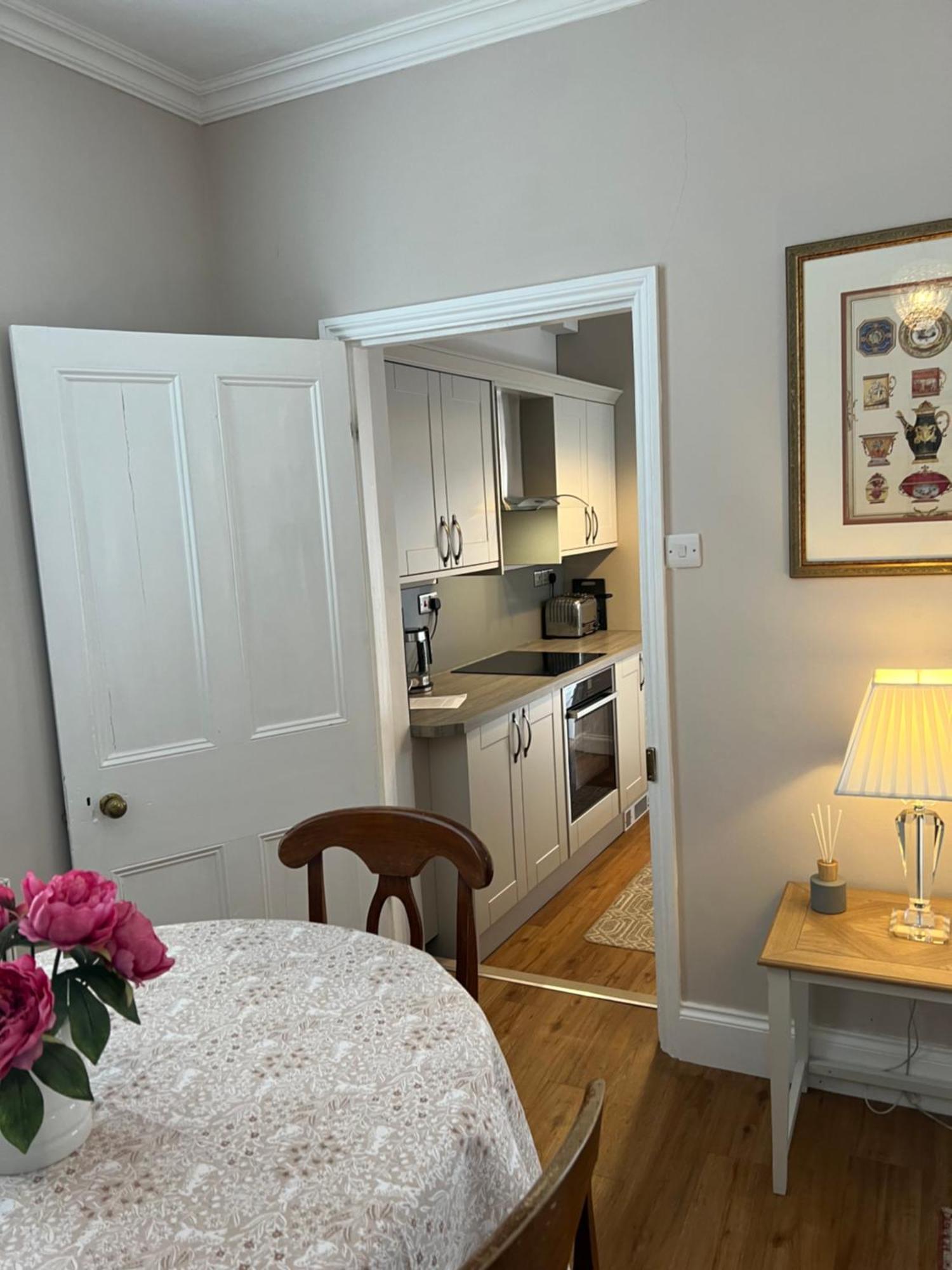 The Lily Pad - Townhouse, A Short Walk To Town Center And Racecourse Holiday home *
