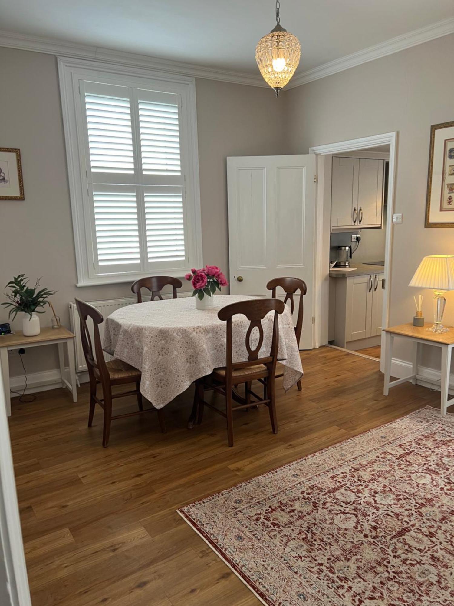 The Lily Pad - Townhouse, A Short Walk To Town Center And Racecourse Holiday home