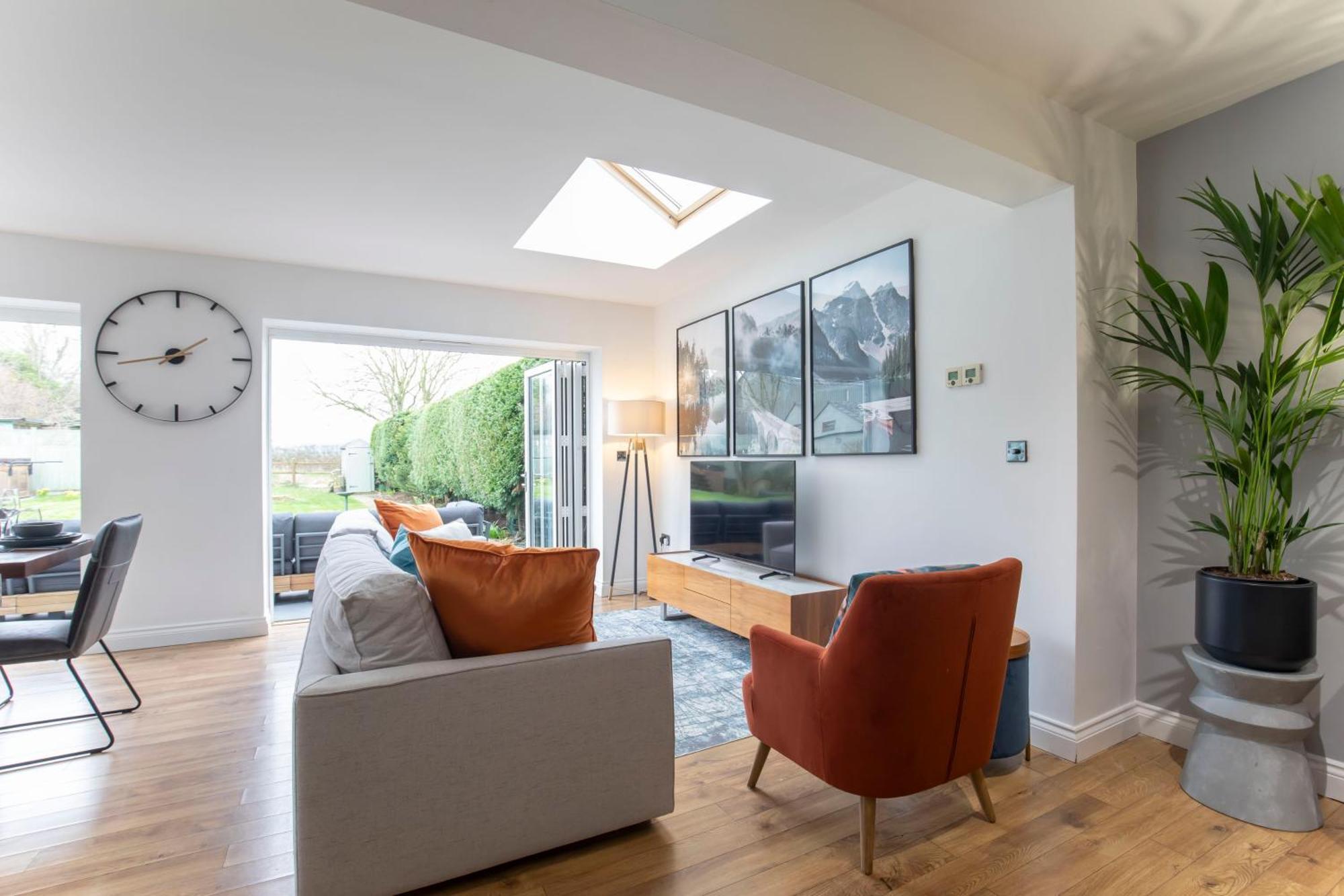 Holiday home Stunning 3 Bed 2 Bath Detached Village Cheltenham