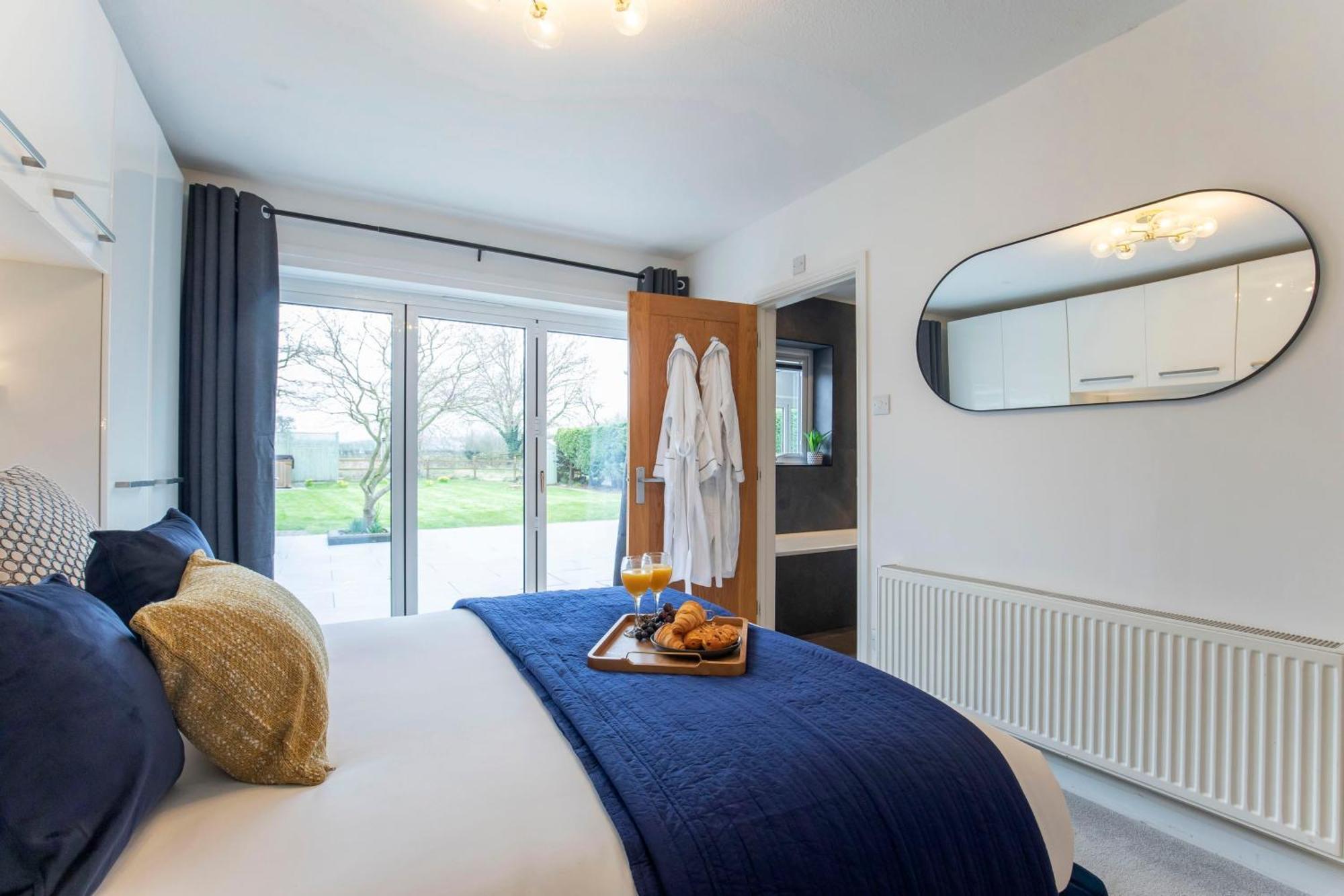 Stunning 3 Bed 2 Bath Detached Village Holiday home *