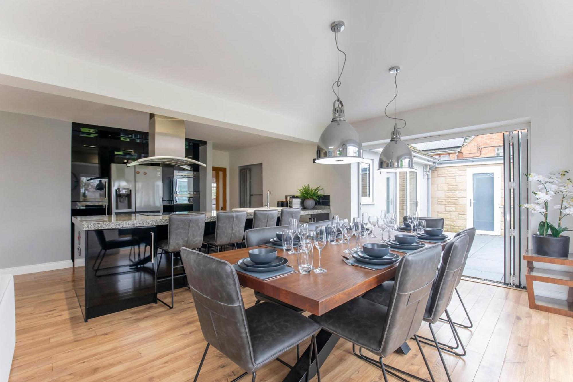 Stunning 3 Bed 2 Bath Detached Village Cheltenham