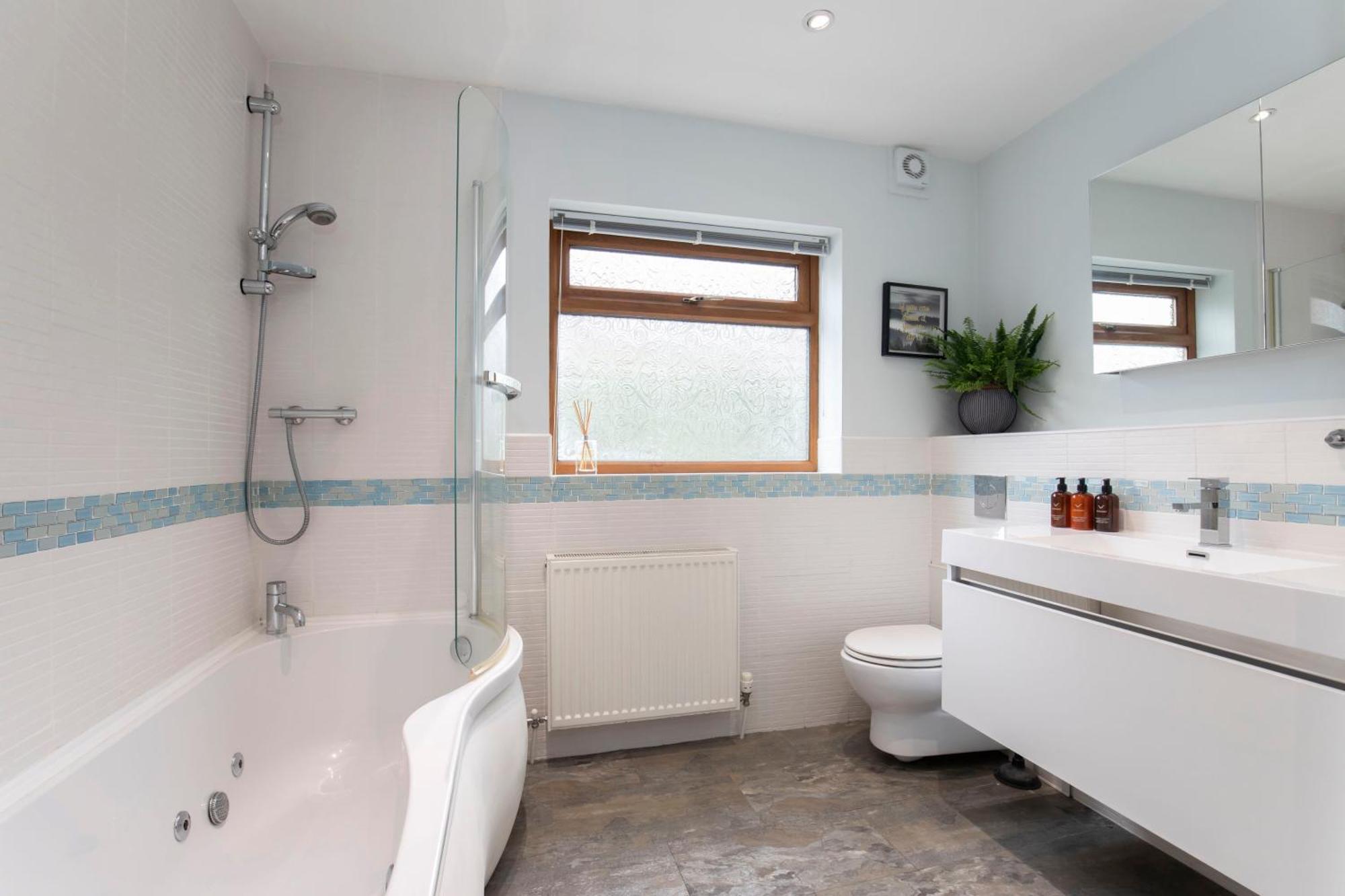 Holiday home Stunning 3 Bed 2 Bath Detached Village