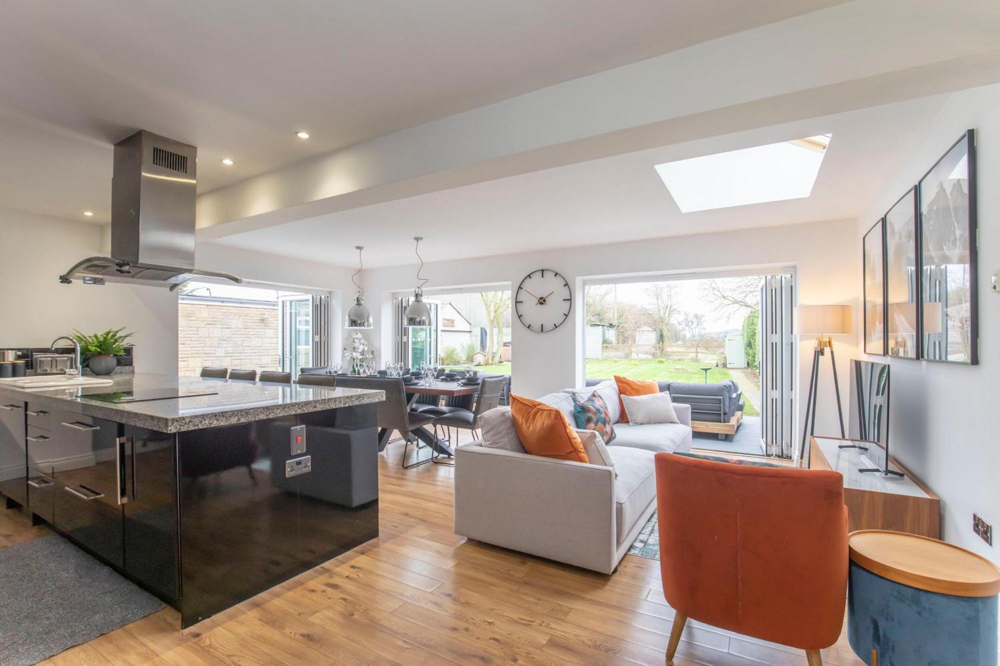 Stunning 3 Bed 2 Bath Detached Village Cheltenham