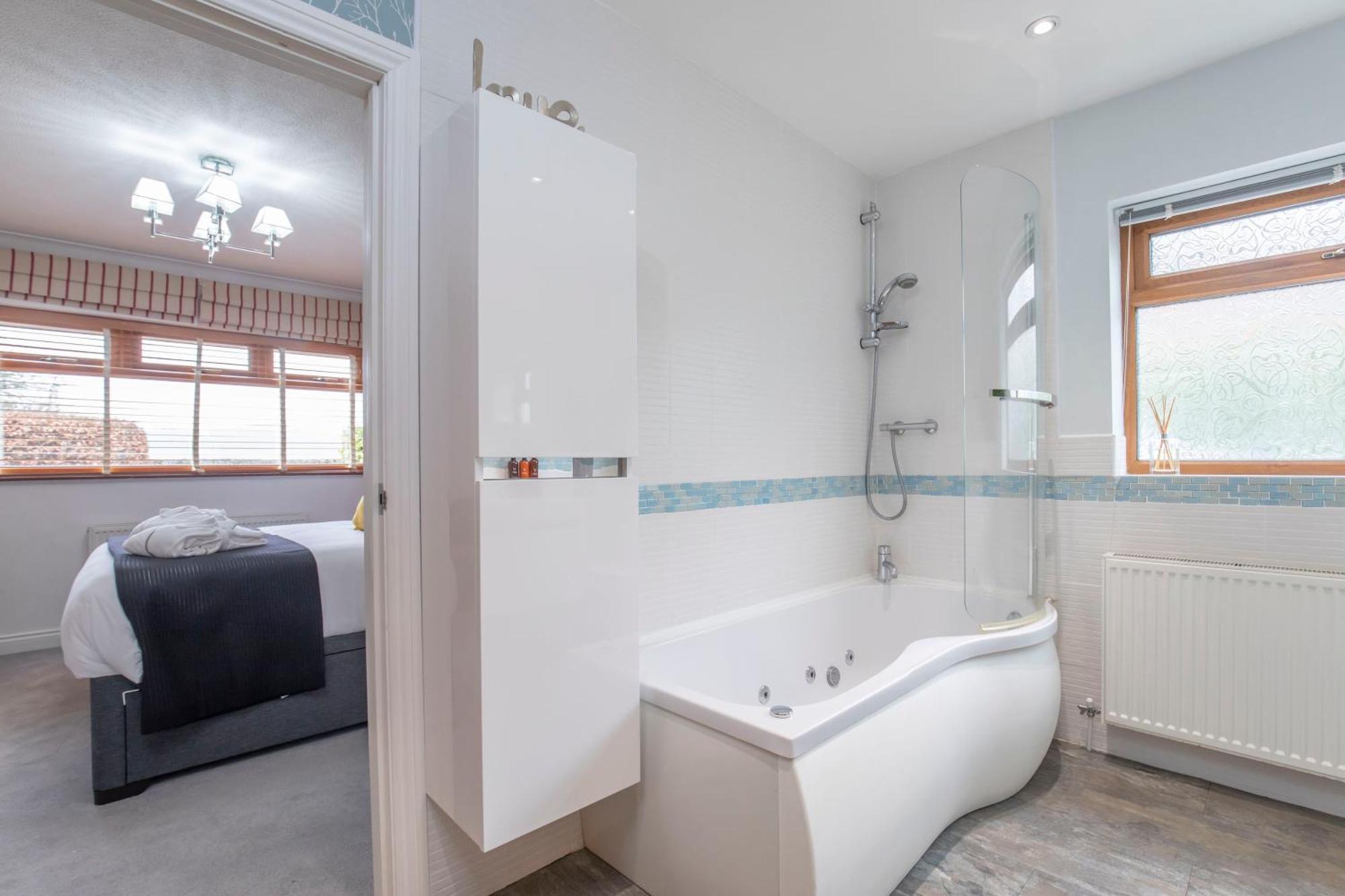 Stunning 3 Bed 2 Bath Detached Village *