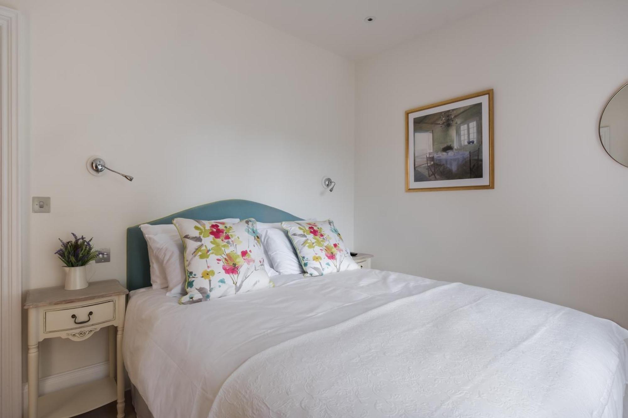 Lodge The At Winchcombe By Birch