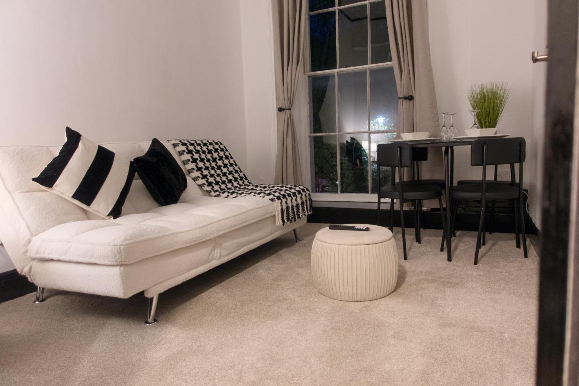 1 Bedroom - The Onyx * Cheltenham