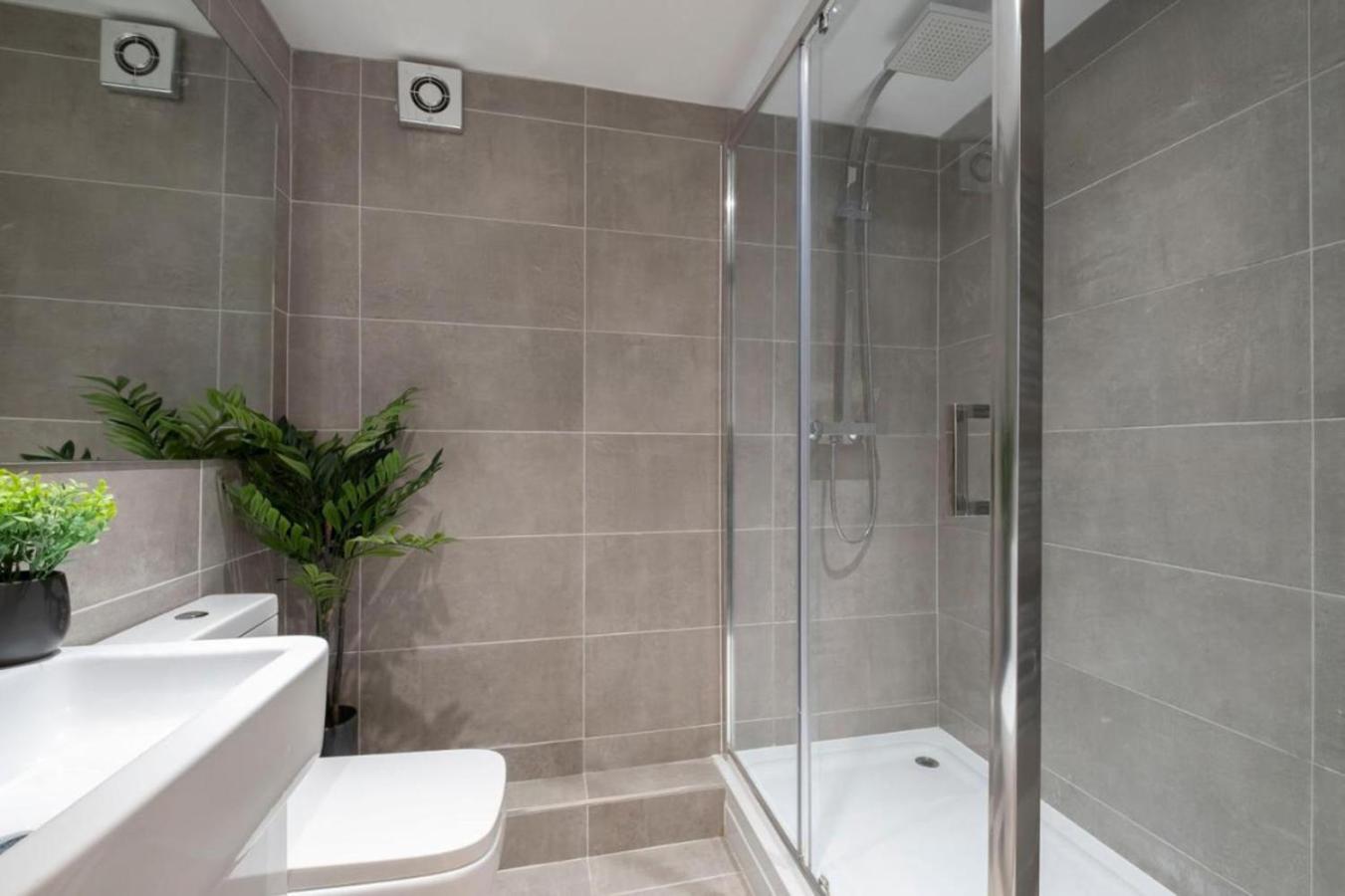 Stunning 4 Bedroom In Montpellier Guest house Cheltenham