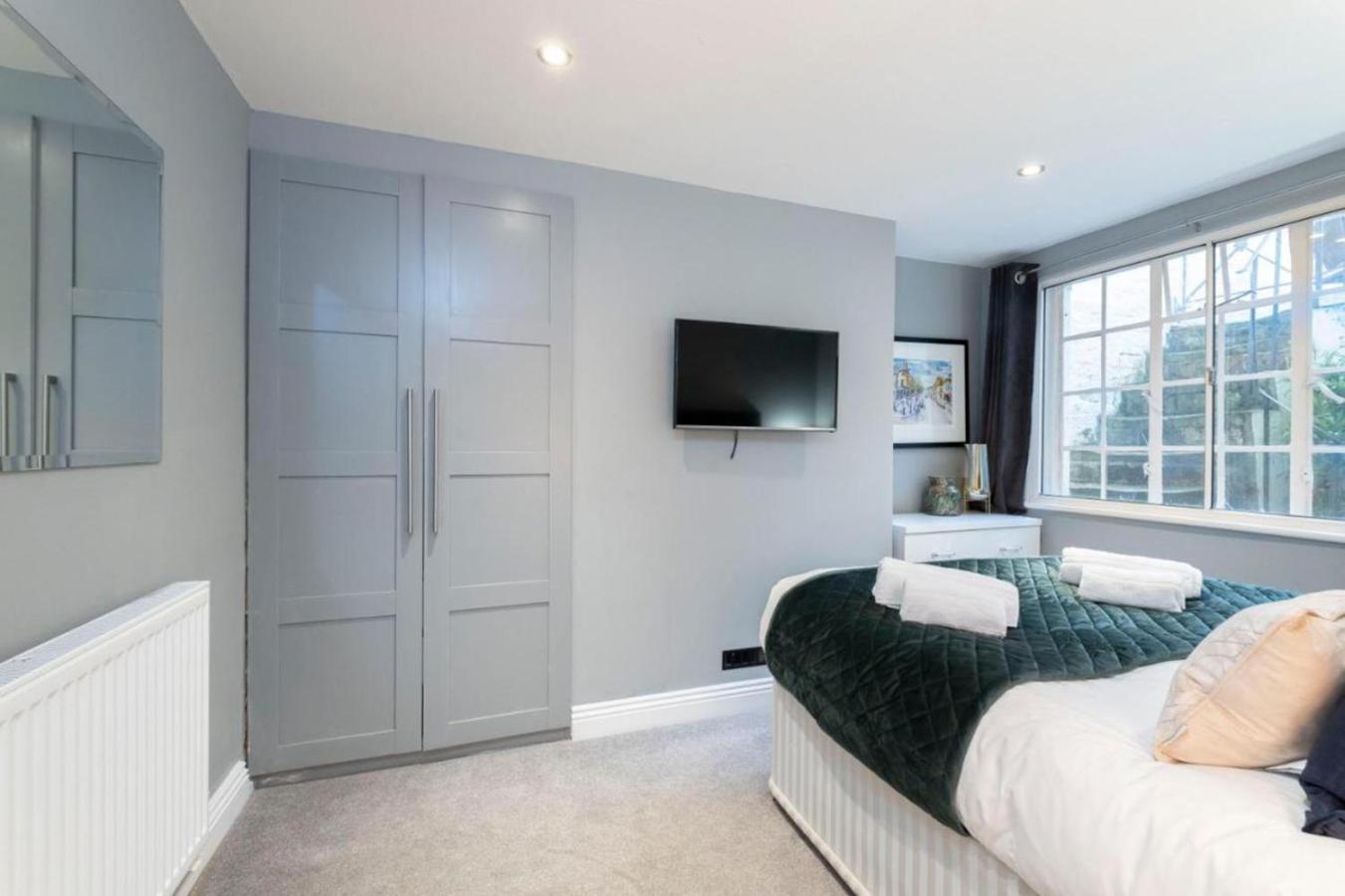 Guest house Stunning 4 Bedroom In Montpellier Cheltenham
