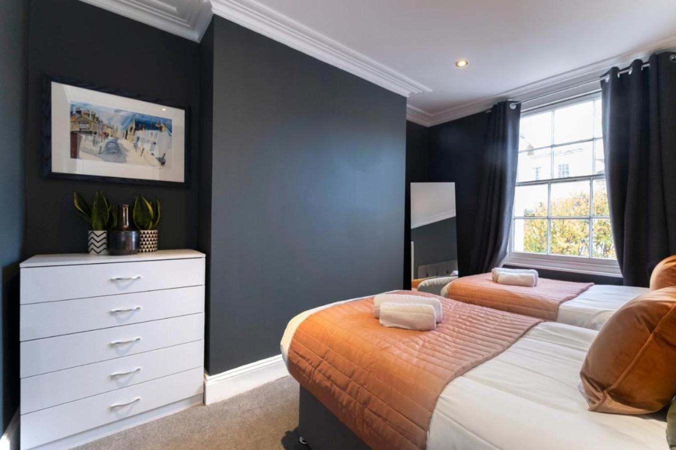 Guest house Stunning 4 Bedroom In Montpellier Cheltenham