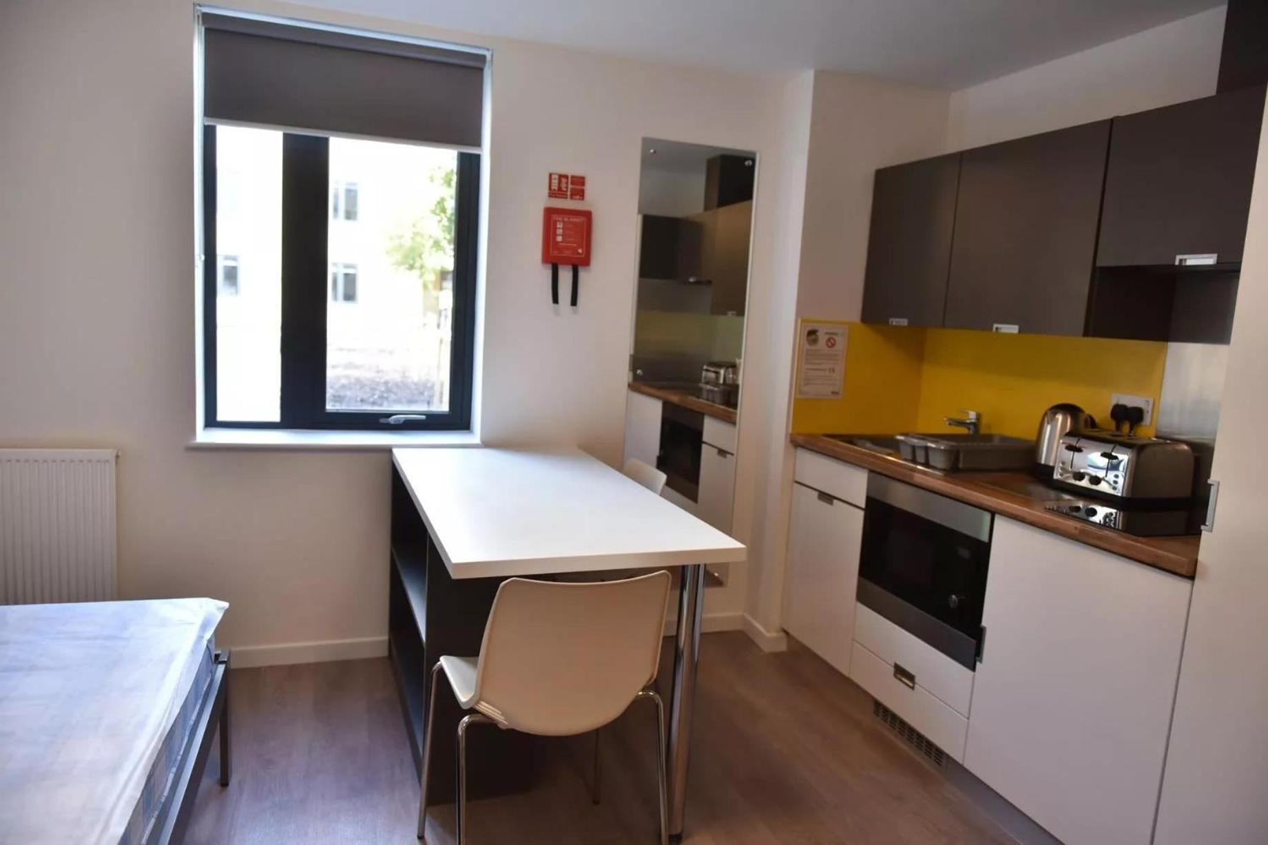 Cosy Private Ensuites And In The Heart Of Apartment Cheltenham
