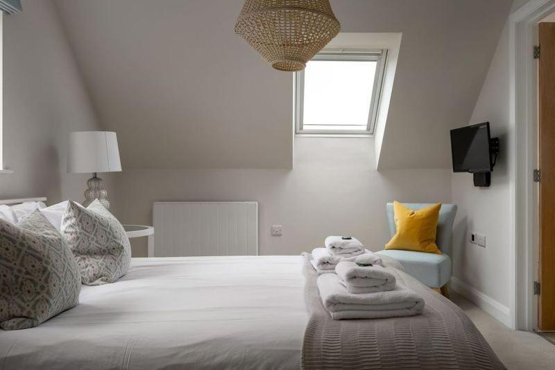 Stone Barn, Contemporary Barn Conversion * Cheltenham