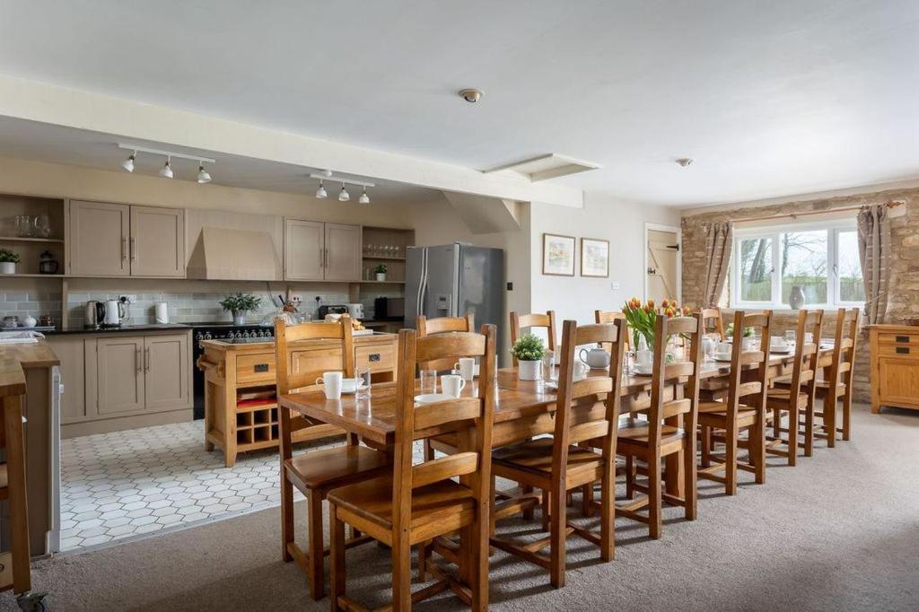 Stanton House, 6 Bedroom, 5 Bath Holiday home Cheltenham