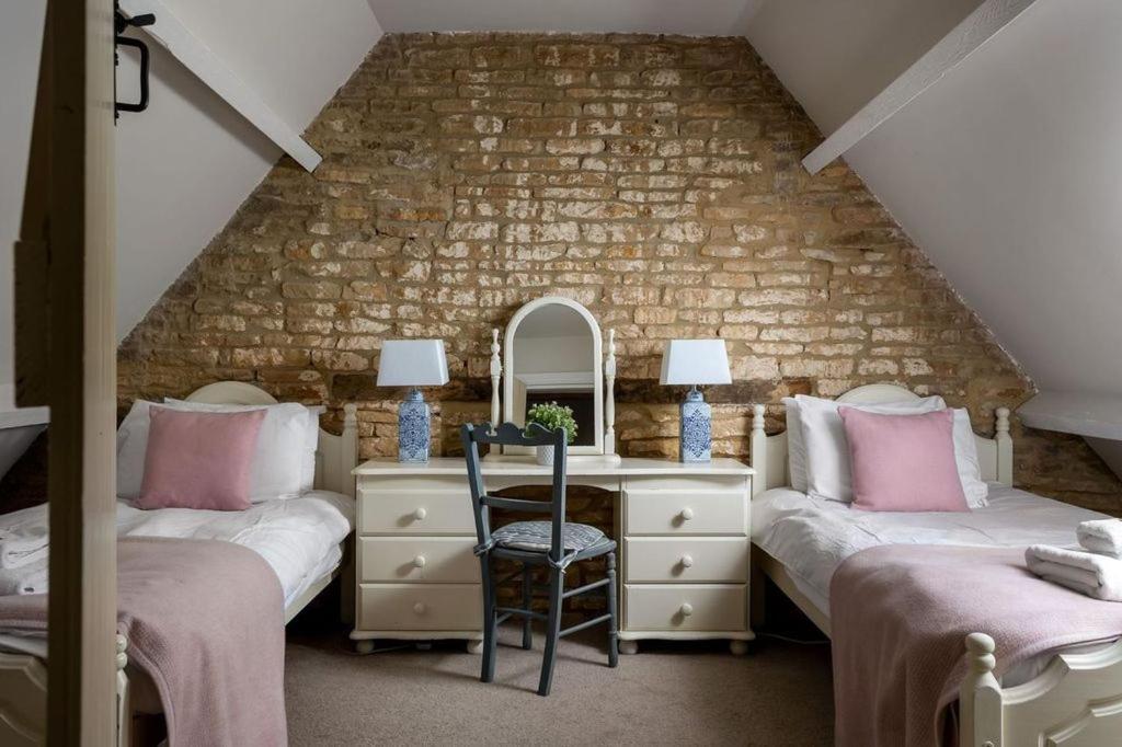 Broadway House, 7 Bedroom, 6 Baths Cheltenham