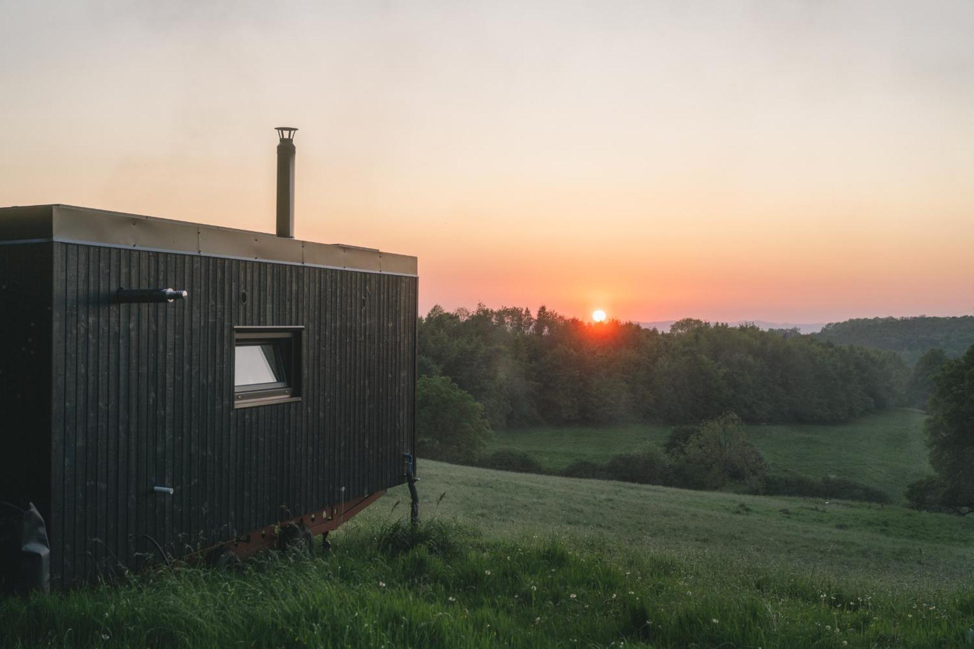 Offgrid Tiny W/ Spectacular View Of Cotswolds Holiday home