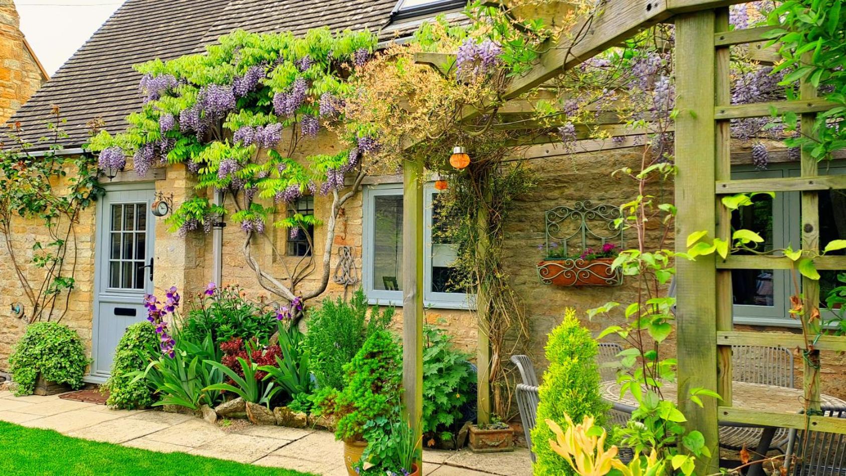Graziers - Character Cotswold With Inglenook, Parking And Pub Nearby