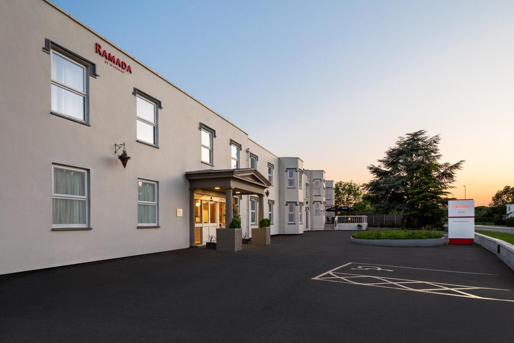 Ramada By Wyndham Cheltenham Hotel
