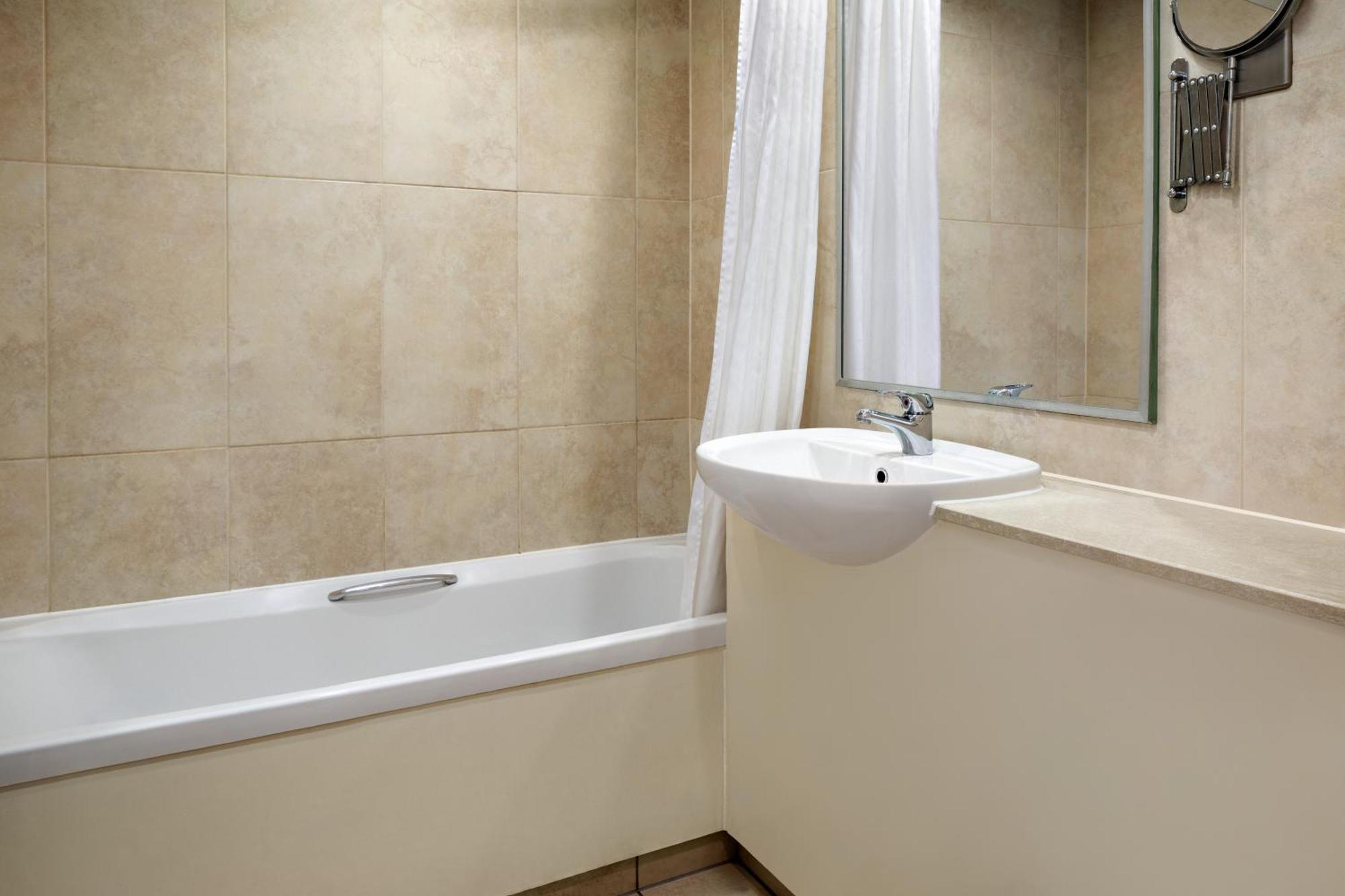 Hotel Ramada By Wyndham Cheltenham