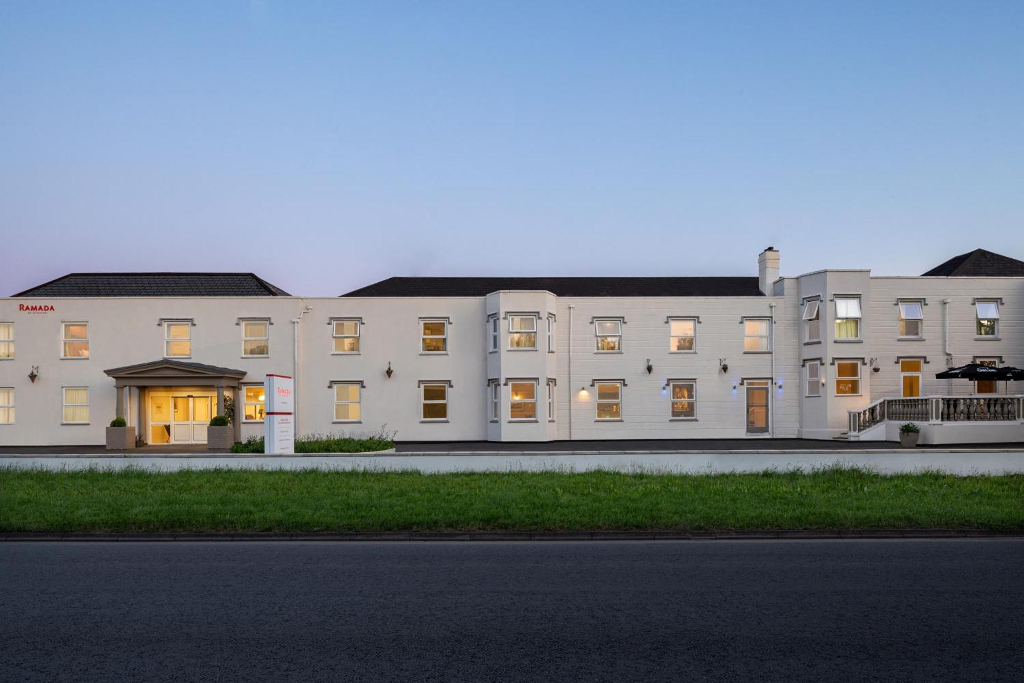 Hotel Ramada By Wyndham Cheltenham 3*
