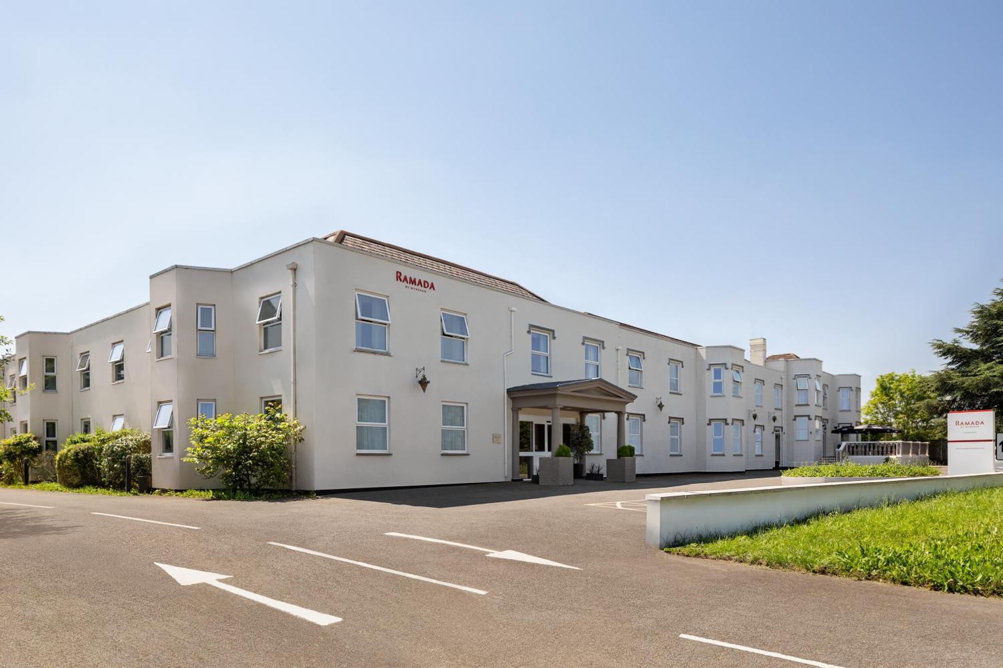 Ramada By Wyndham Cheltenham Hotel 3*