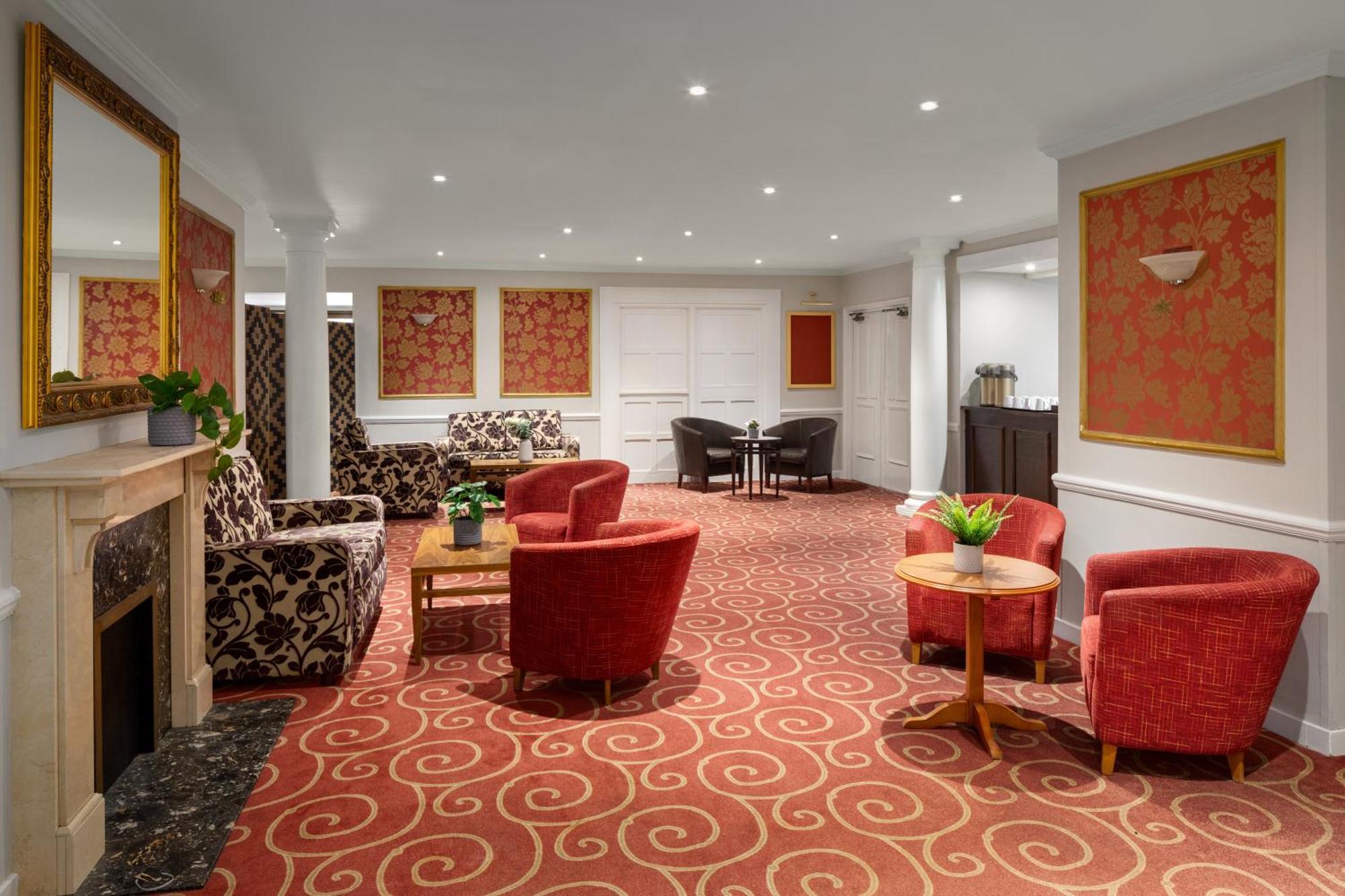 Hotel Ramada By Wyndham Cheltenham 3*