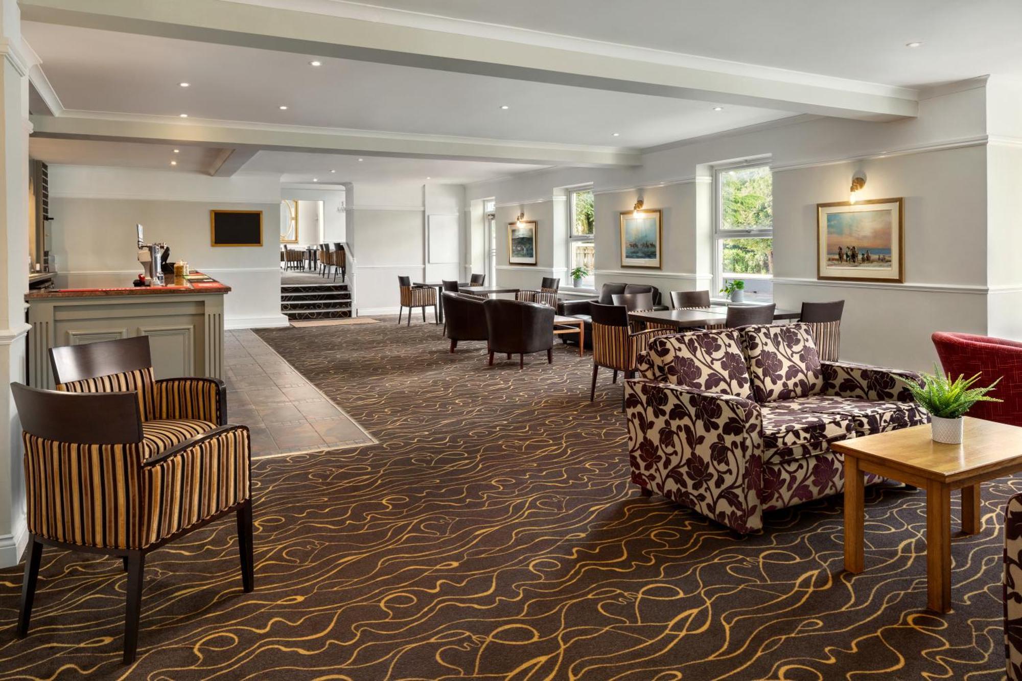 Ramada By Wyndham Cheltenham Hotel Golden Valley