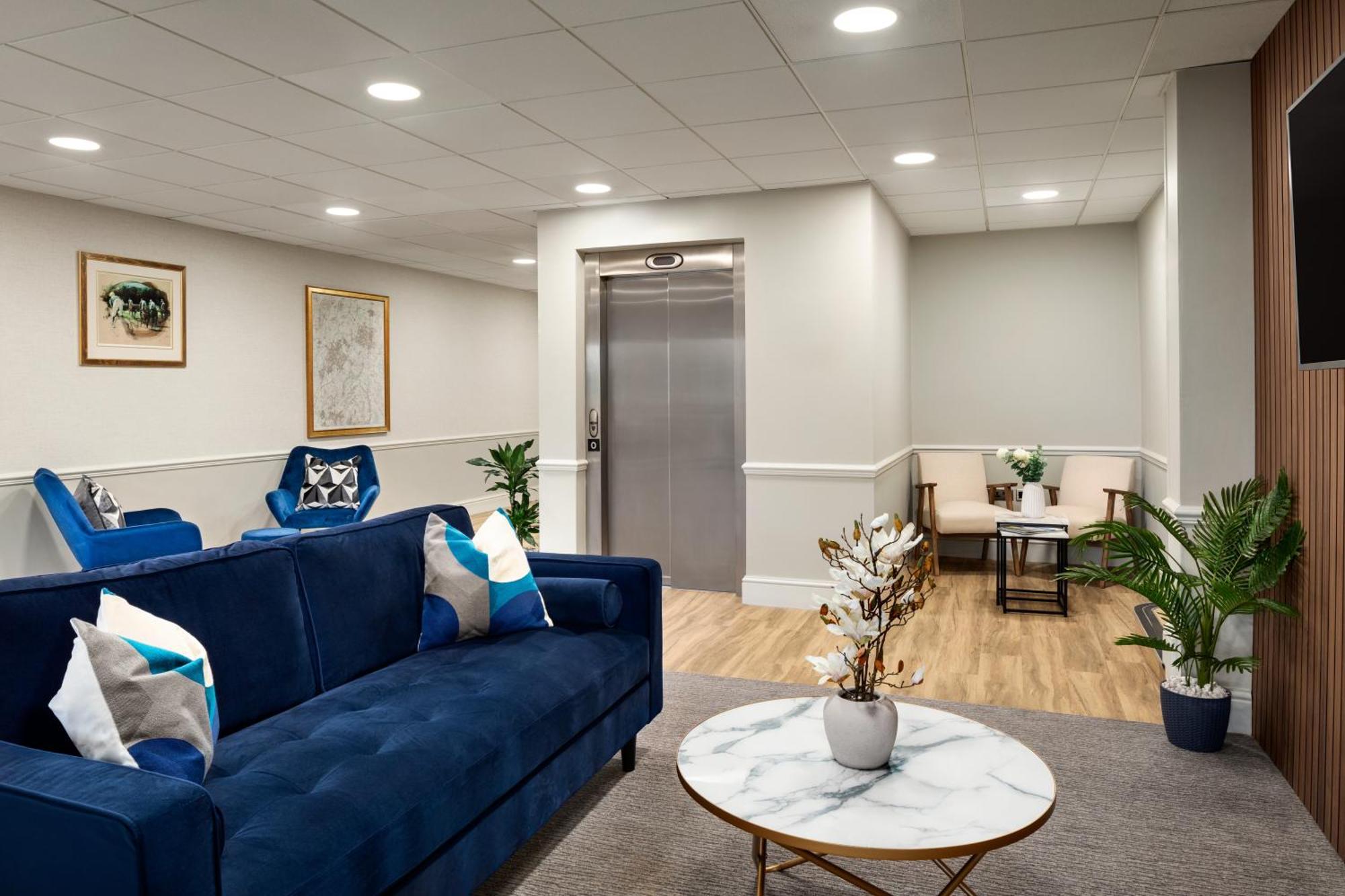 Hotel Ramada By Wyndham Cheltenham Golden Valley