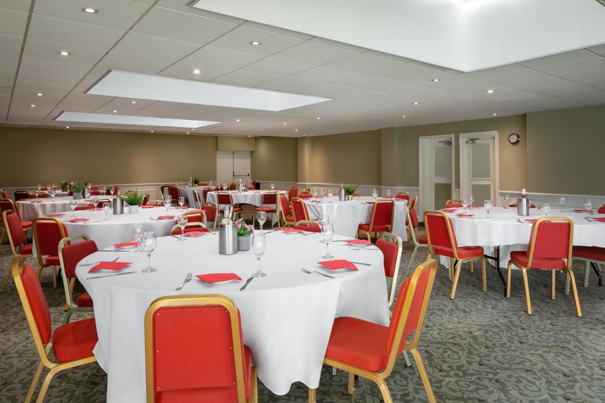 Ramada By Wyndham Cheltenham Hotel