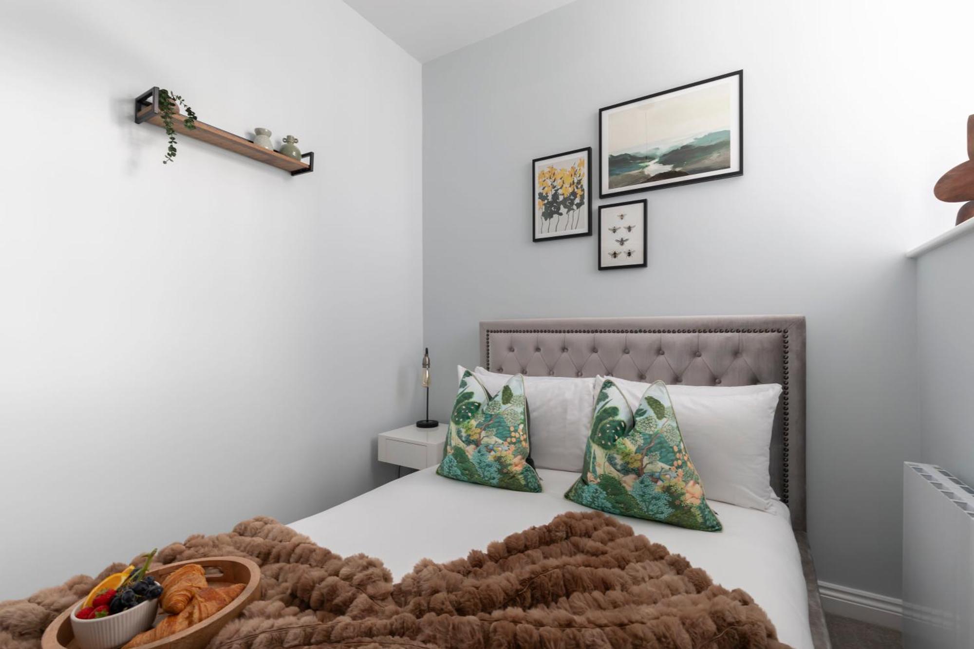 Elliot Oliver - Stylish 2 Bedroom Town Centre Cheltenham