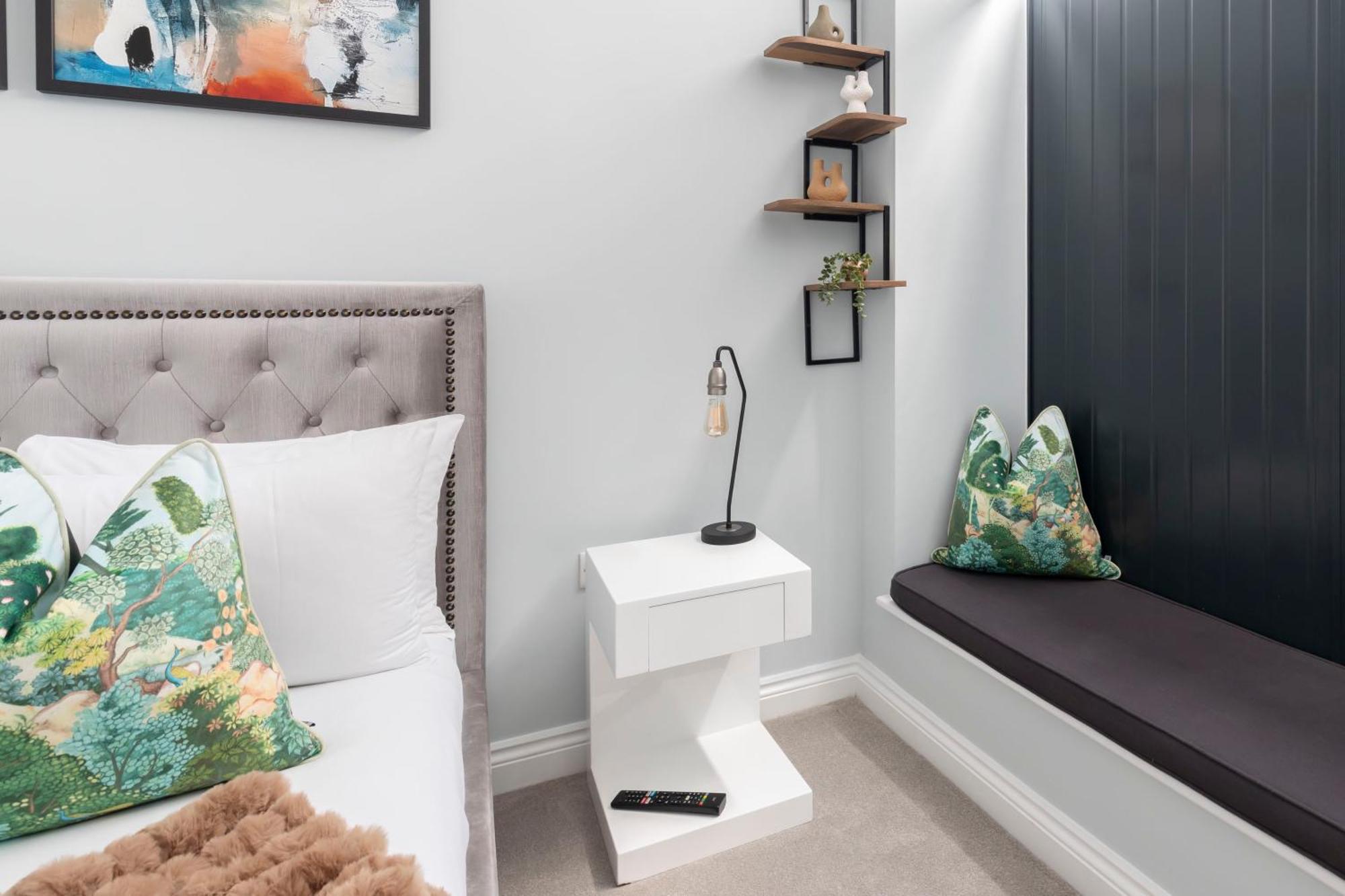 Elliot Oliver - Stylish 2 Bedroom Town Centre * Cheltenham