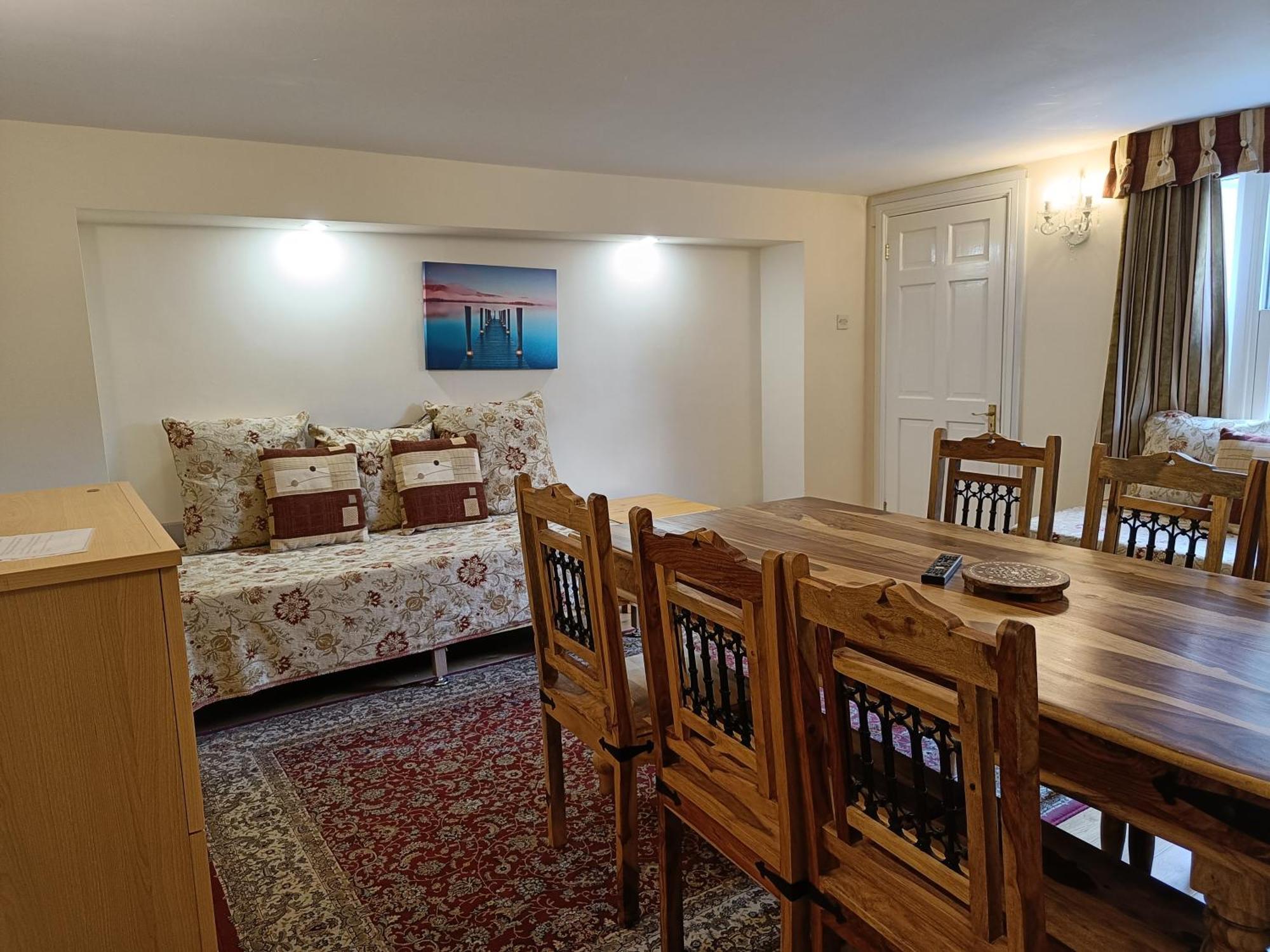 Mayville House Flat *