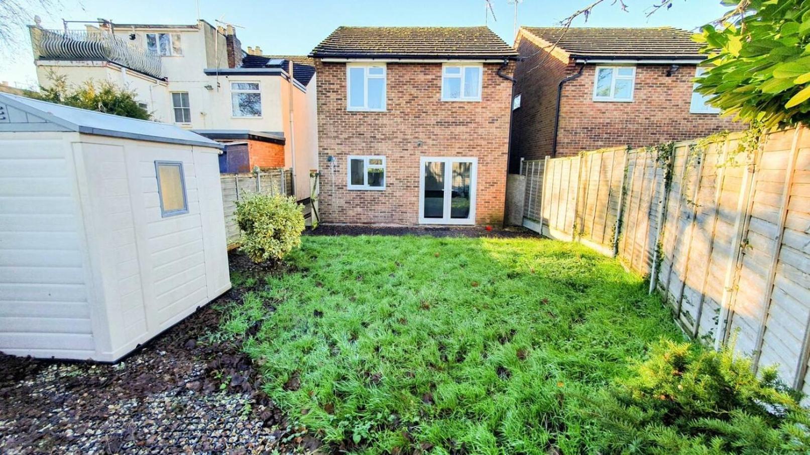Holiday home Cheerful 4-bedroom House Cheltenham