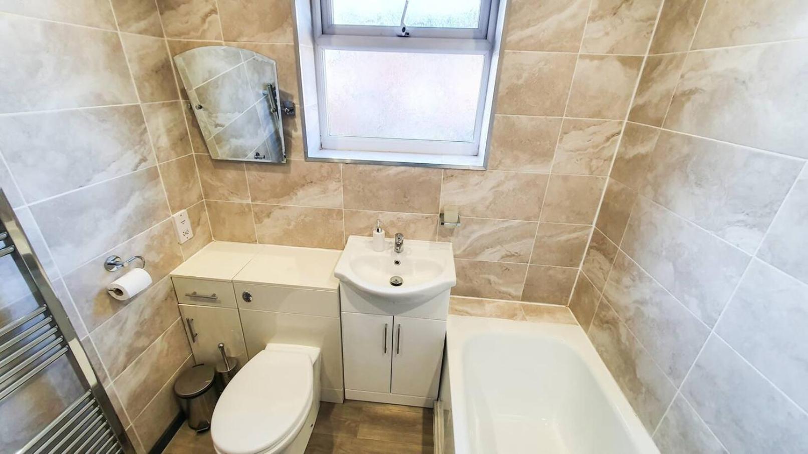 Cheerful 4-bedroom House * Cheltenham