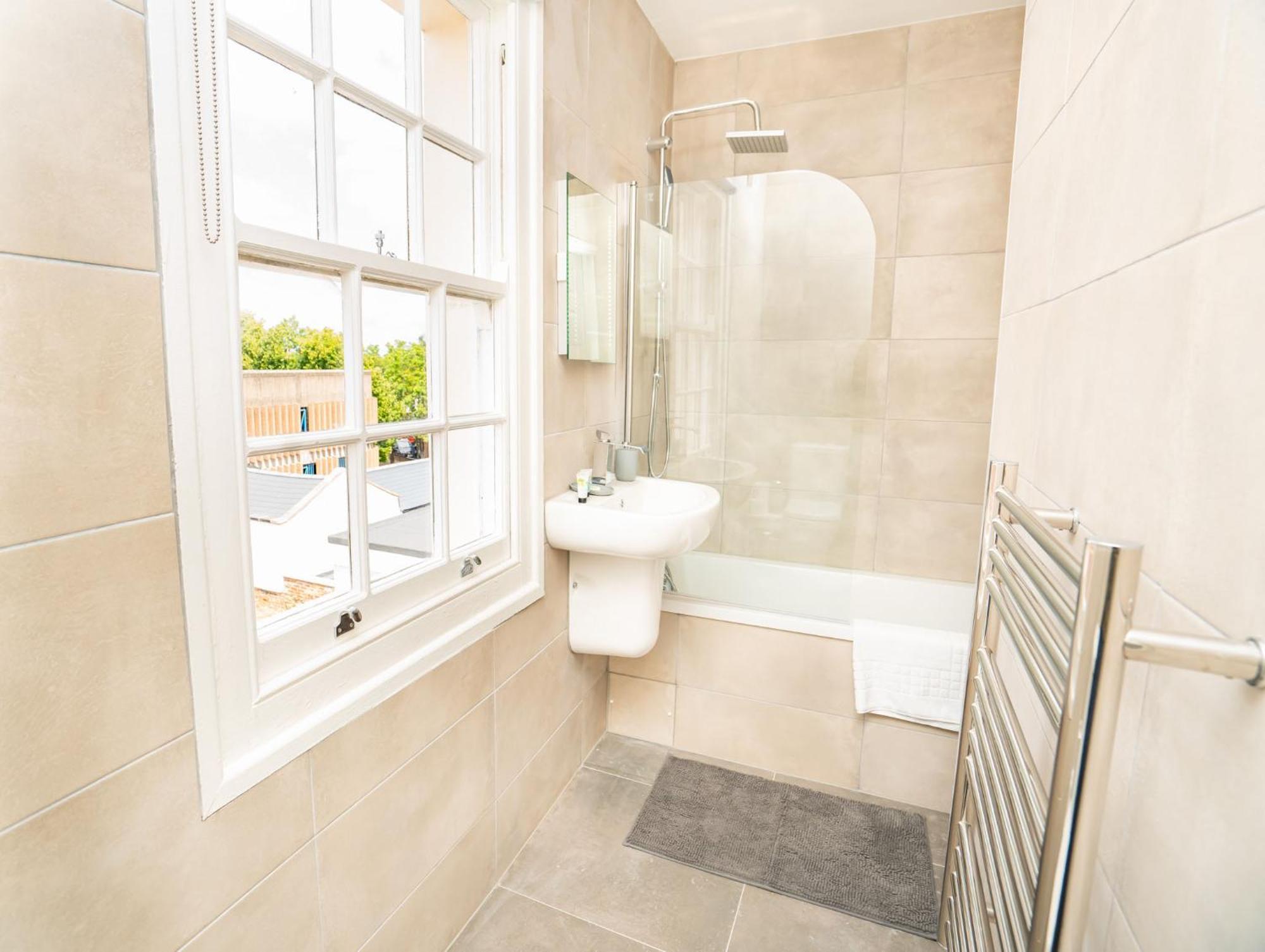 The By Guestz Apartment Cheltenham