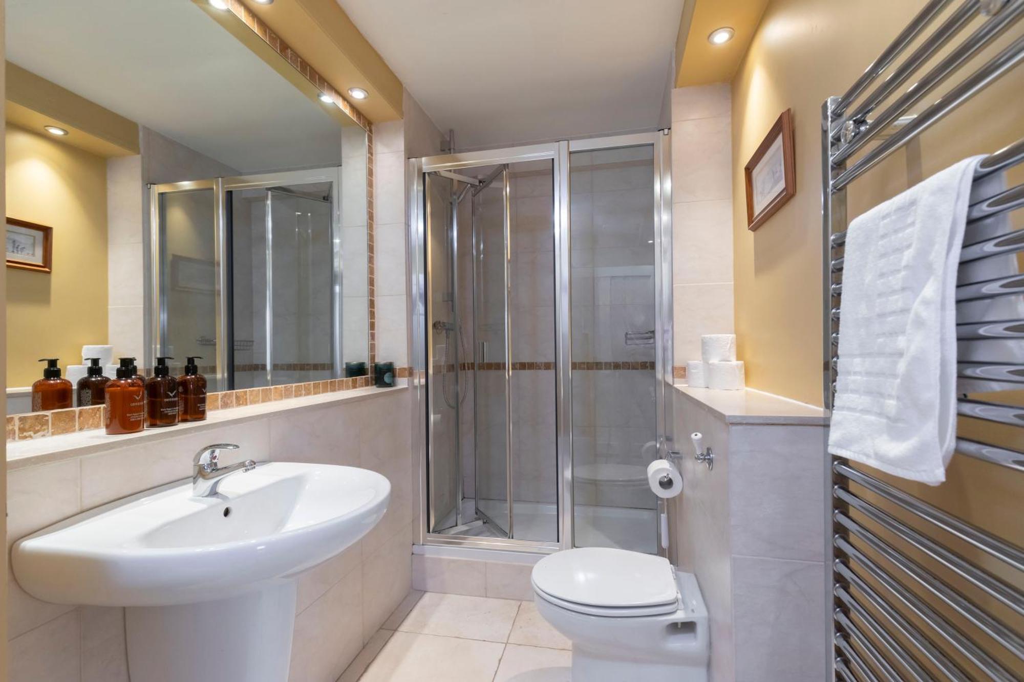 Two Bedroom Period Flat In Montpellier Cheltenham
