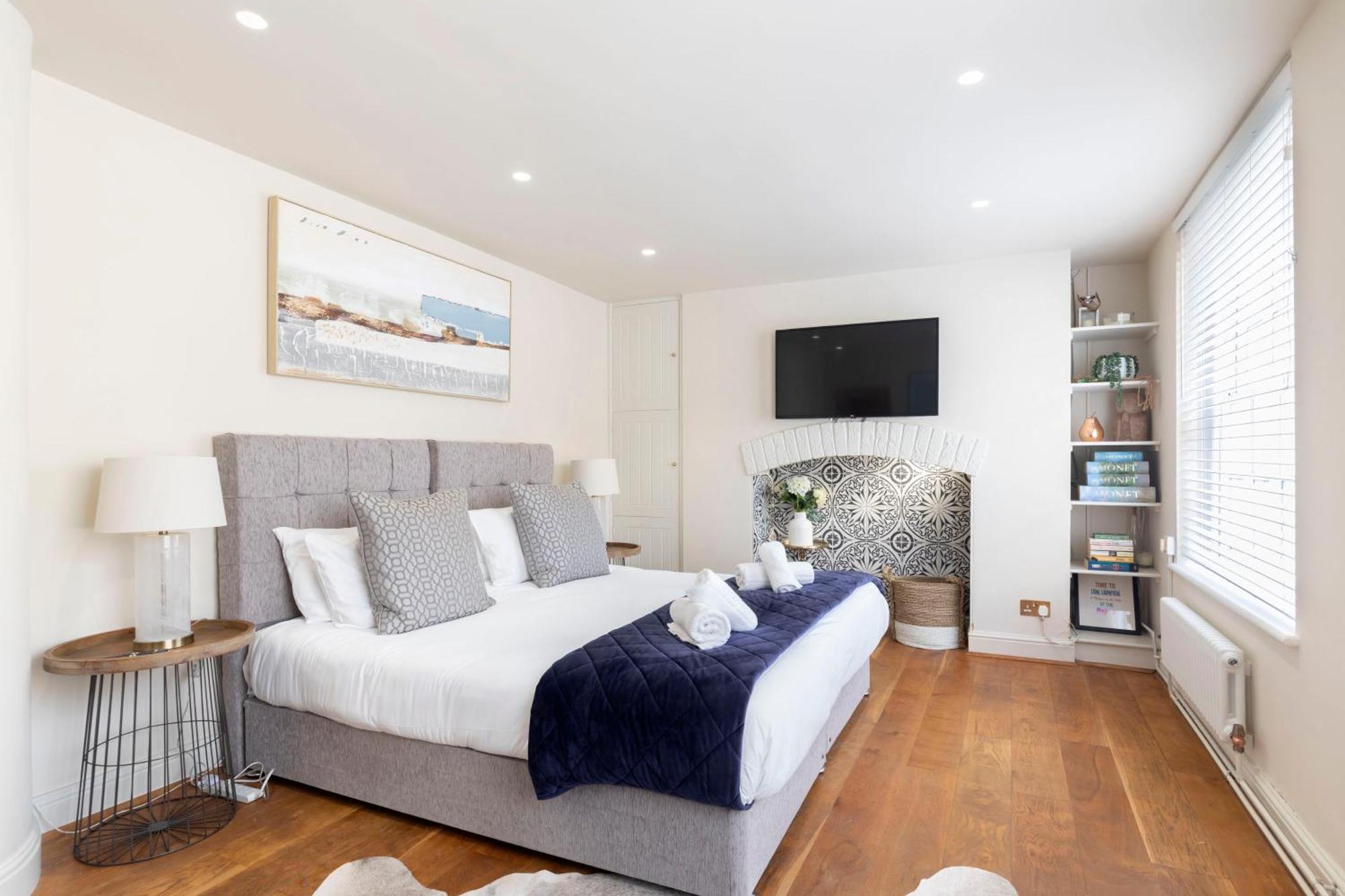 Two Bedroom Period Flat In Montpellier Apartment Cheltenham